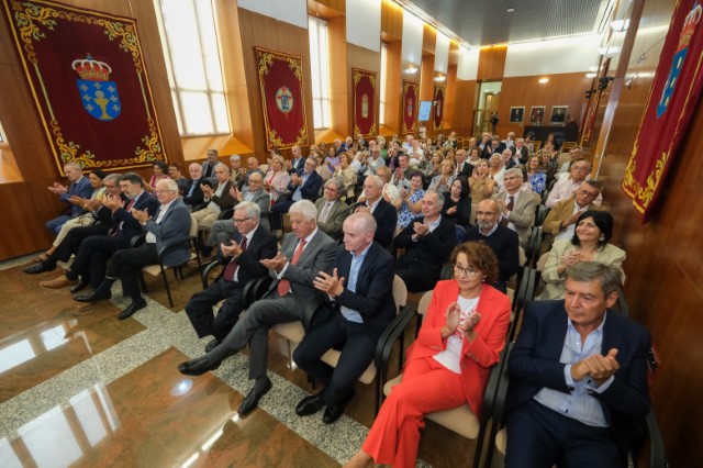A promoción de Medicina 1973-1979 visita o Parlamento de Galicia